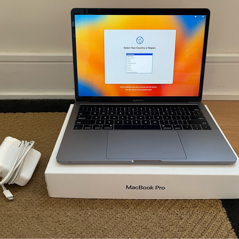 Apple MacBook Pro (13 inch, 16 GB, 2017)